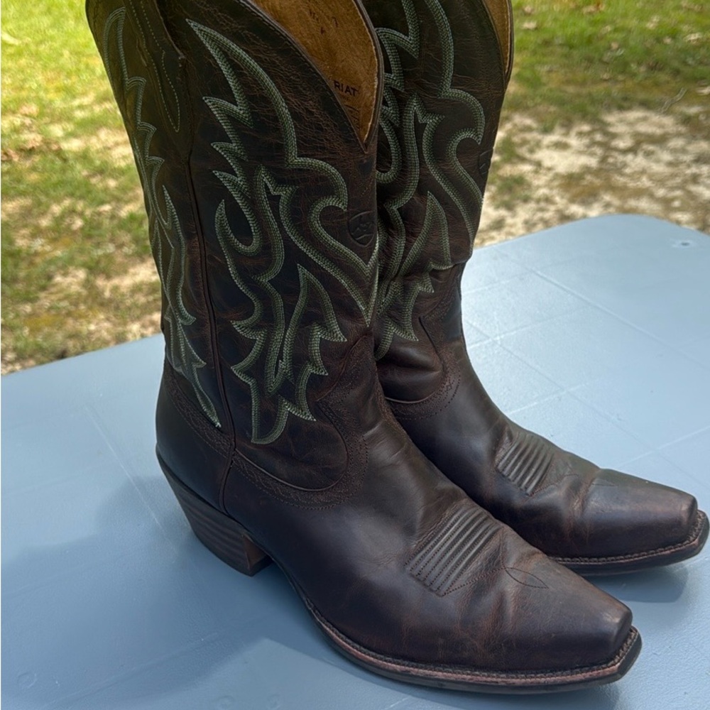 Ariat Dark Chocolate Heritige Series Brown Western Boots with Green Stitching